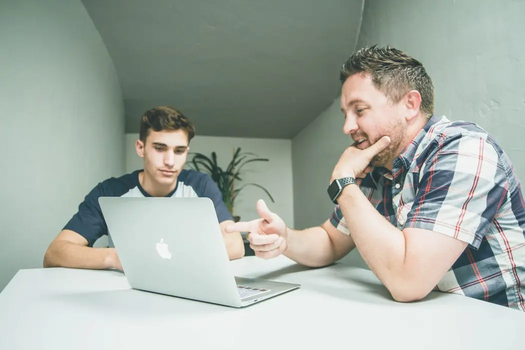 Perfecting Your 1-on-1 Meeting with a Software Developer: Tips and Insights