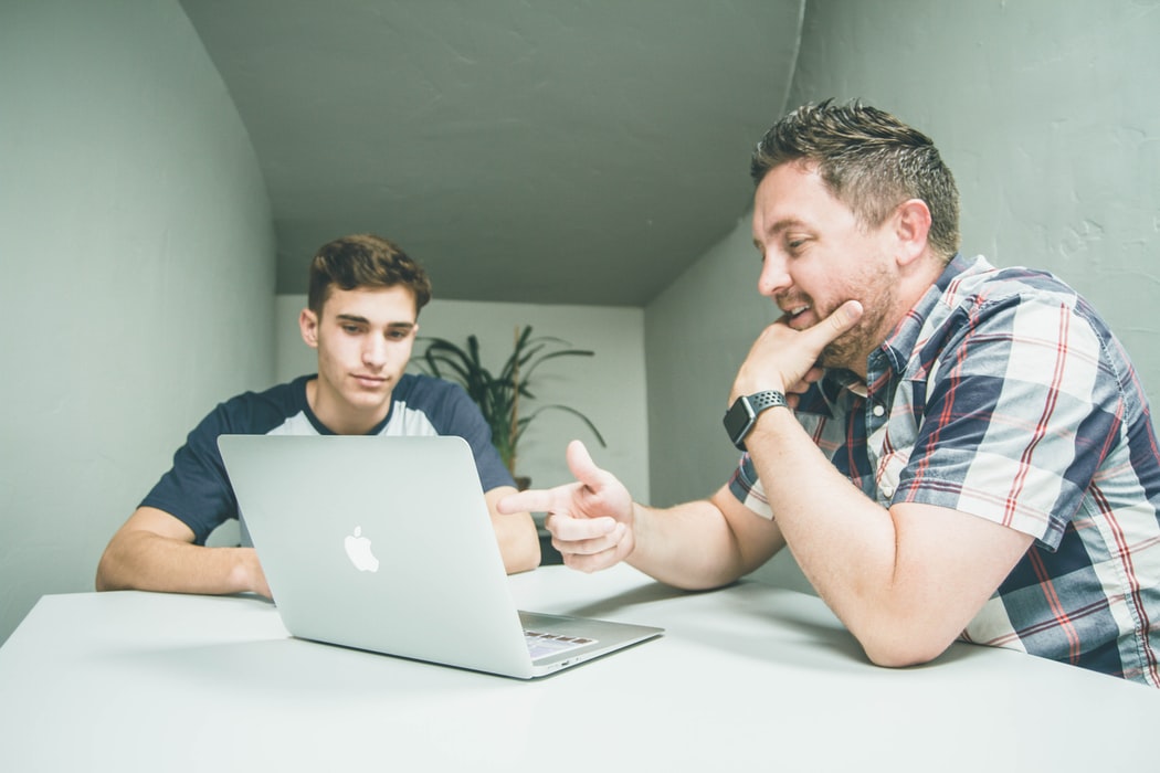 Perfecting Your 1-on-1 Meeting with a Software Developer: Tips and Insights
